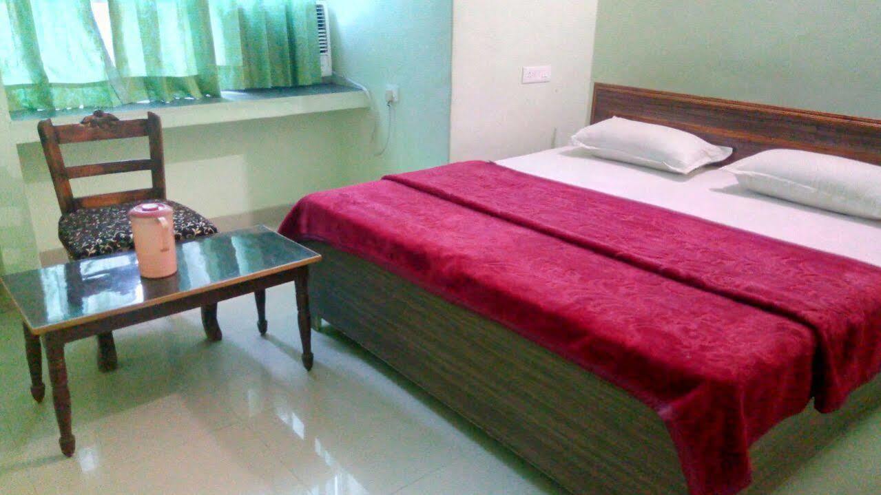 Raj Shanti Guest House Sarnath Варанаси Экстерьер фото